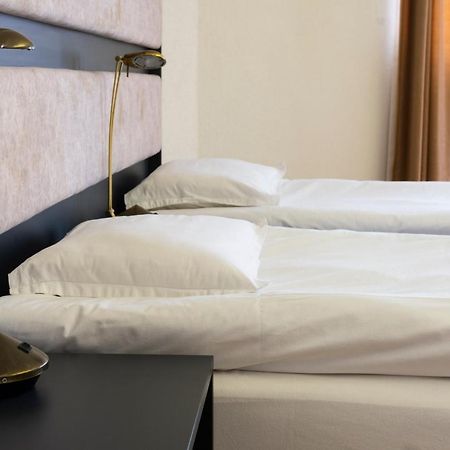 Hotel Slaviani ดิมิโตรฟกราด ภายนอก รูปภาพ