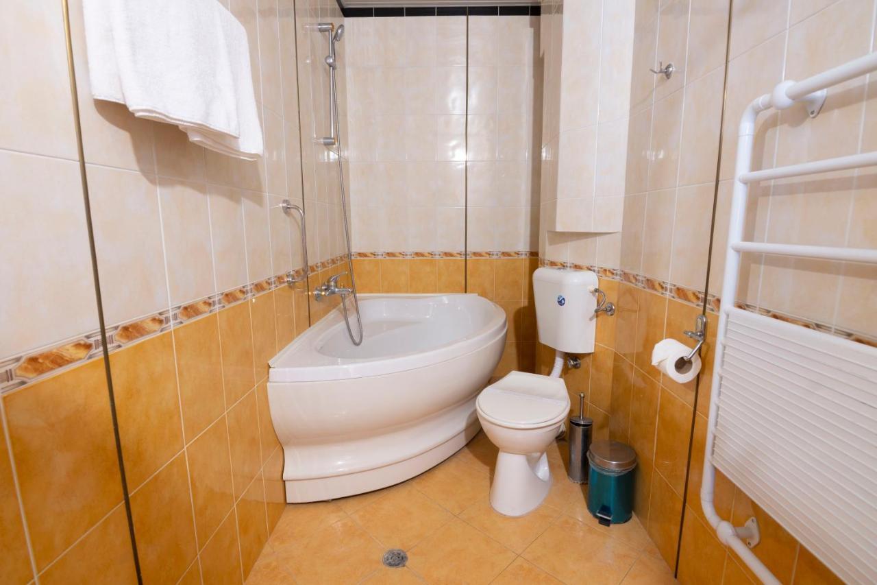 Hotel Slaviani ดิมิโตรฟกราด ภายนอก รูปภาพ
