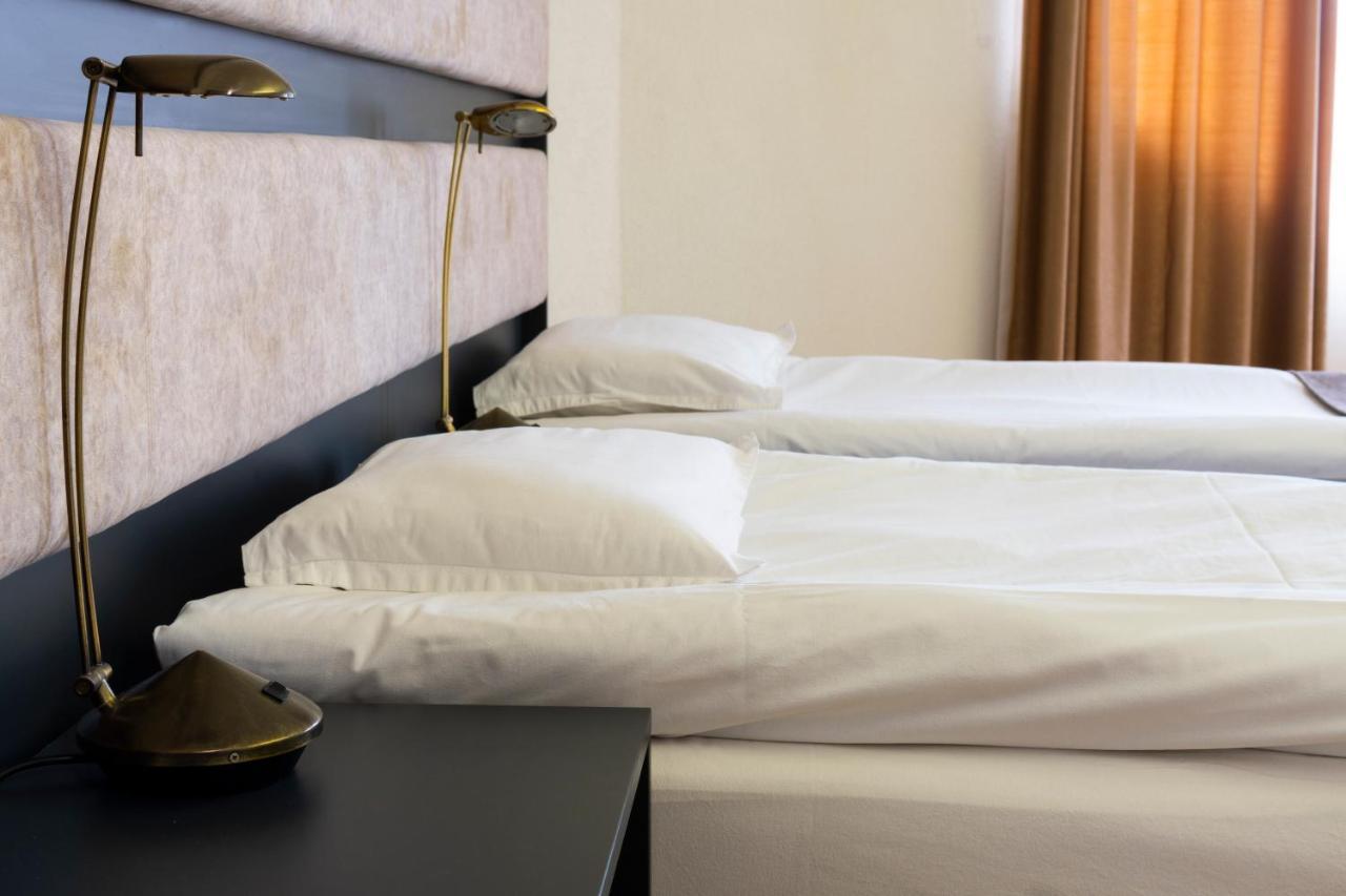 Hotel Slaviani ดิมิโตรฟกราด ภายนอก รูปภาพ
