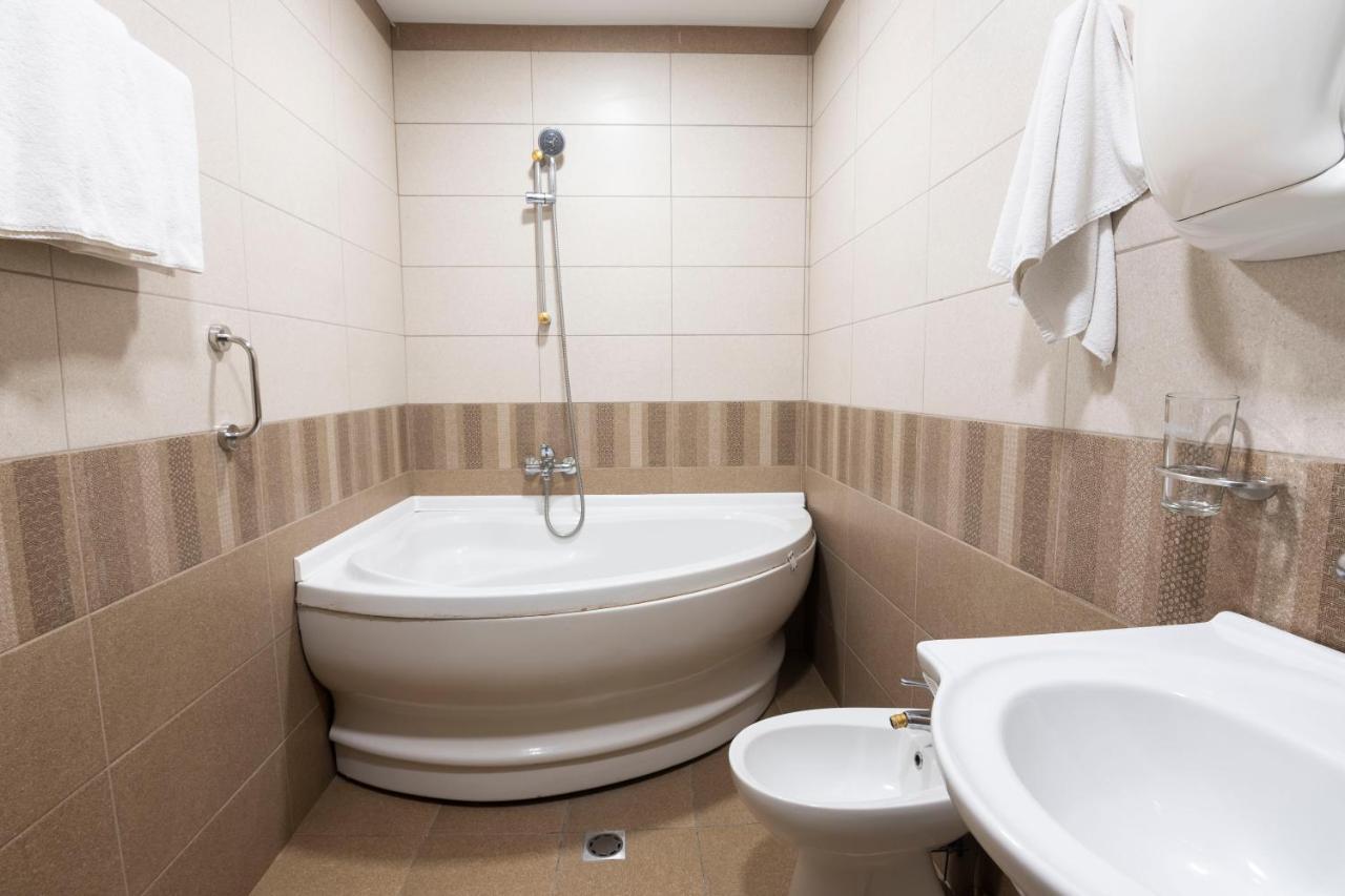 Hotel Slaviani ดิมิโตรฟกราด ภายนอก รูปภาพ