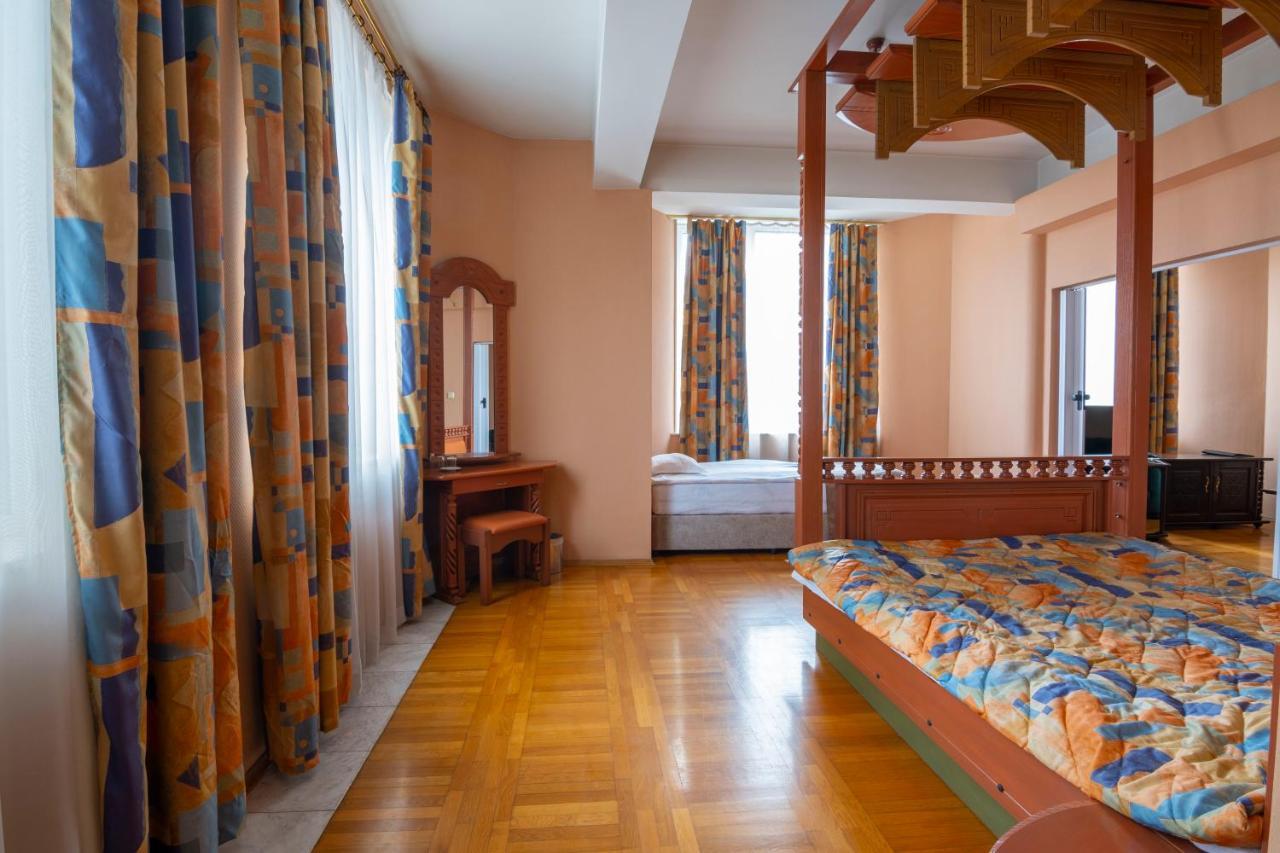 Hotel Slaviani ดิมิโตรฟกราด ภายนอก รูปภาพ