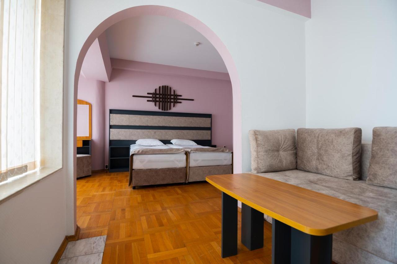Hotel Slaviani ดิมิโตรฟกราด ภายนอก รูปภาพ