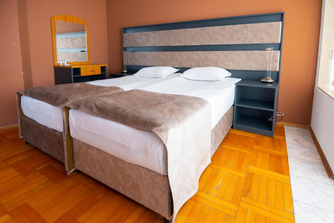 Hotel Slaviani ดิมิโตรฟกราด ภายนอก รูปภาพ